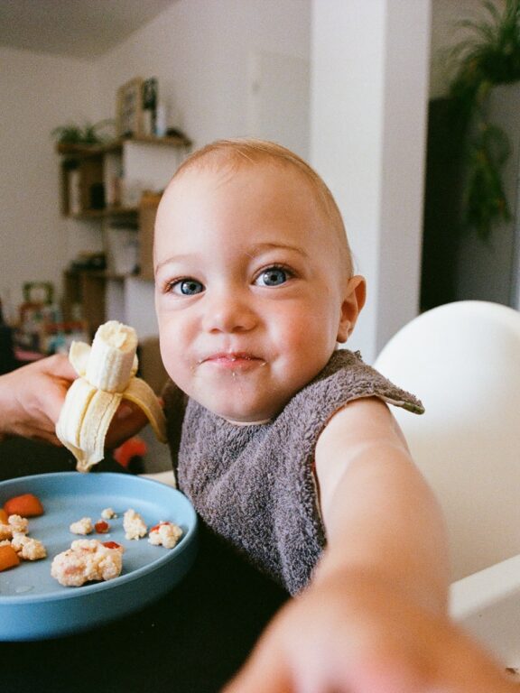 Allergies alimentaires : comment introduire les aliments à votre bébé ?